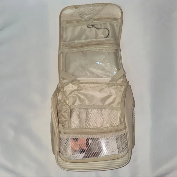 DEZI Multi Purpose Hanging Travel Bag - Picture 3 of 5